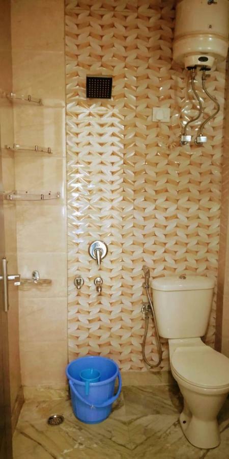 Short 2bhk Serviced Safdarjung Enclave Extension Minimum 4 Nihgts Apartment *