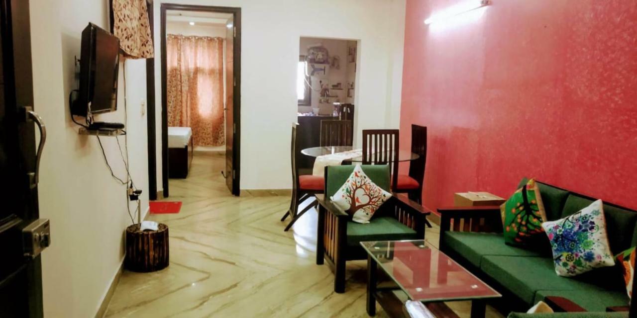 Short 2bhk Serviced Safdarjung Enclave Extension Minimum 4 Nihgts Apartment
